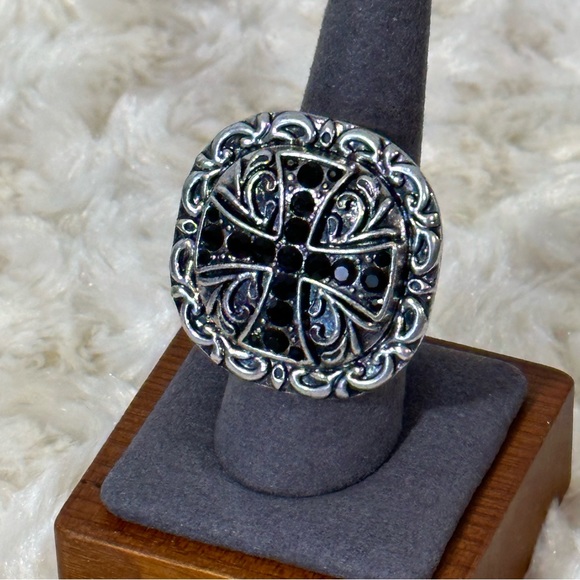 š„SALE 4/$25 Celtic Design Black Stone Fashion Ring with Stretchy Band - Picture 3 of 7